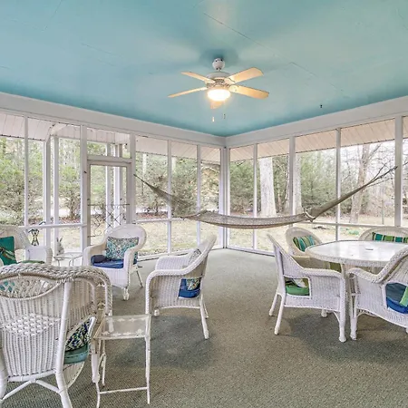 Central And Ornate Sewanee Home With Screened-In Porch